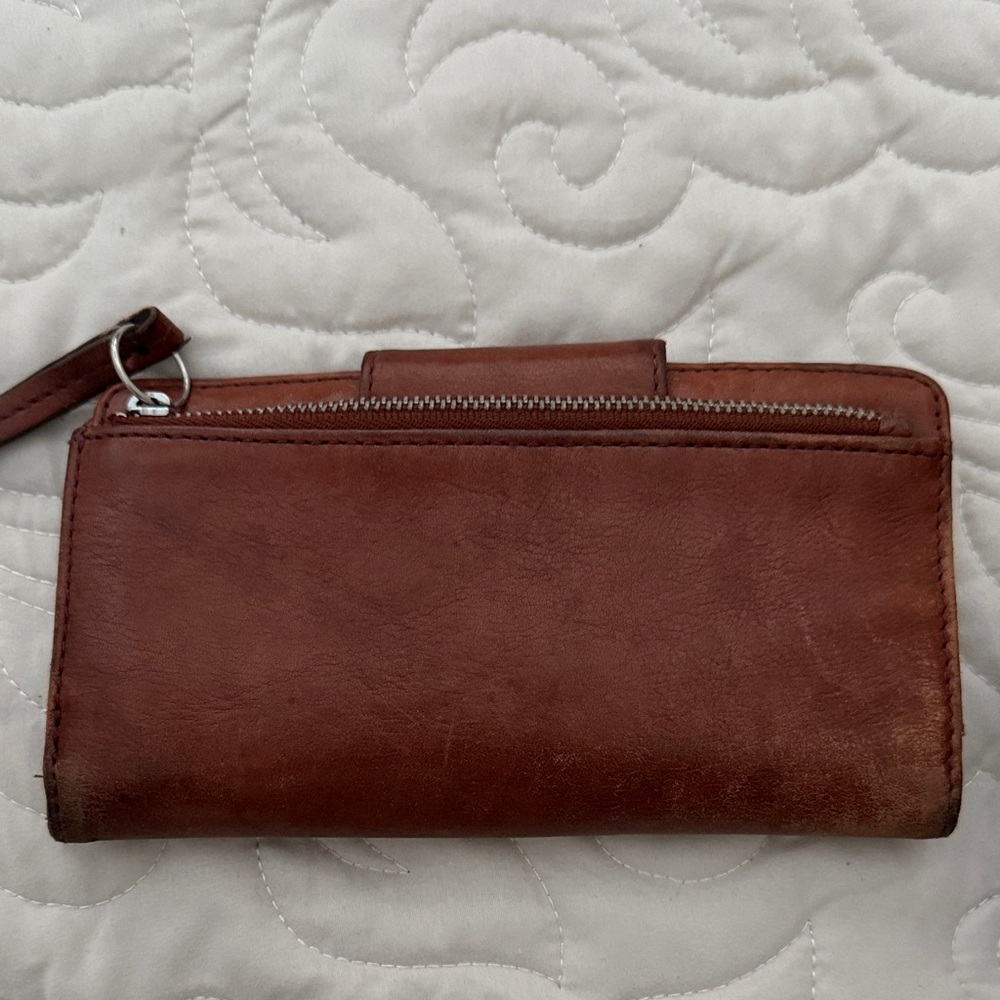 Elegant Brown Leather Tote Bag - Picture 11 of 12